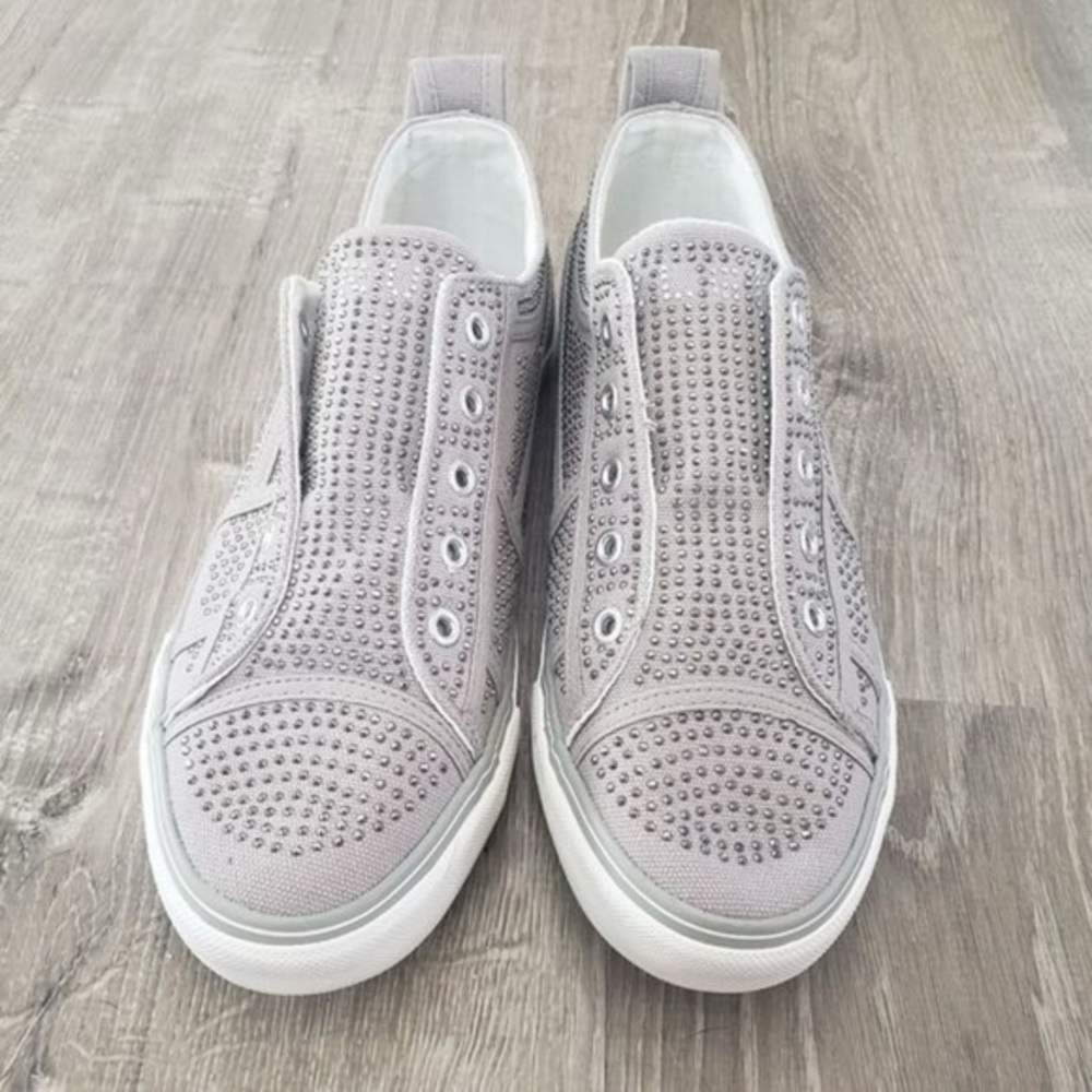True Religion Aubrie Gray with Silver Studs No Lace Sneakers Size 8